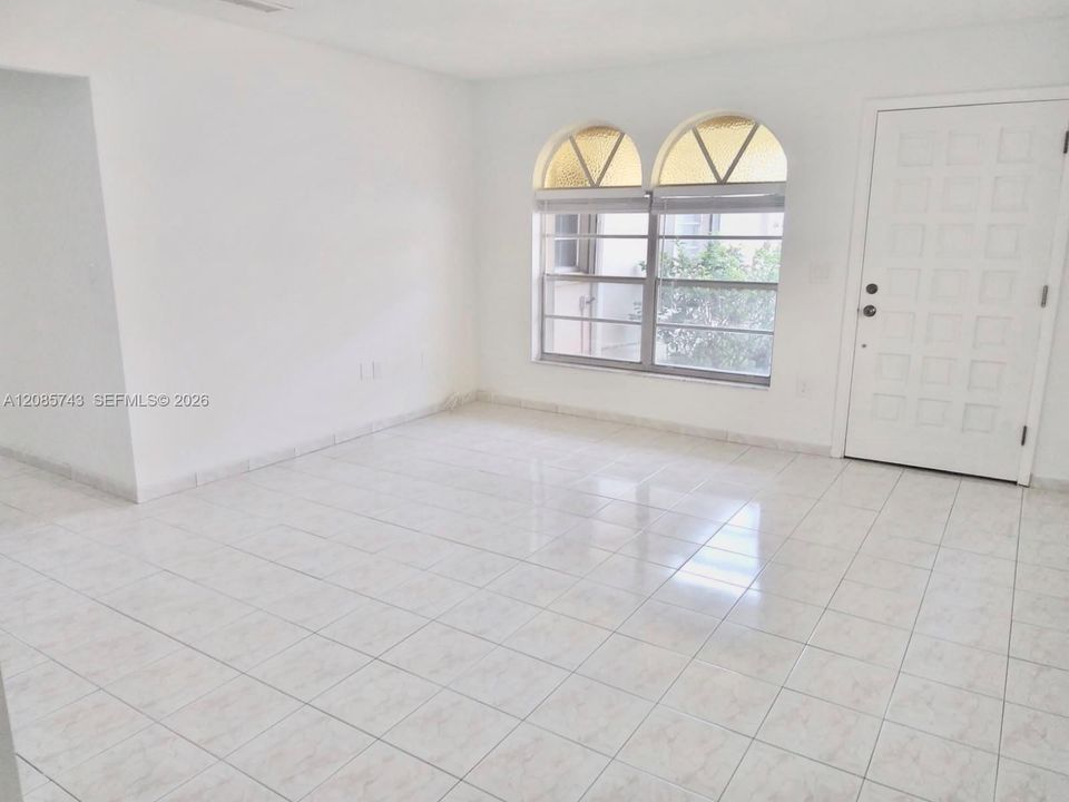 В аренду: $3,400 (3 спален, 2 ванн, 1200 Квадратных фут)