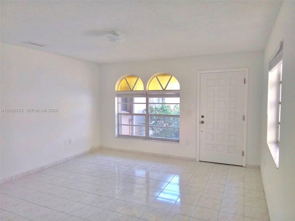 В аренду: $3,400 (3 спален, 2 ванн, 1200 Квадратных фут)