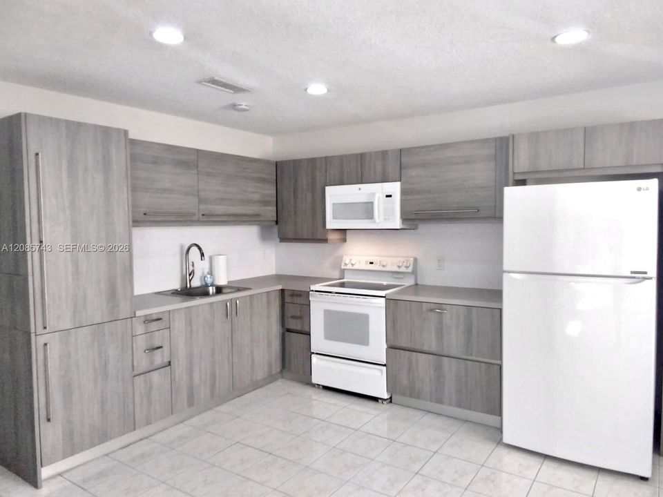 В аренду: $3,400 (3 спален, 2 ванн, 1200 Квадратных фут)