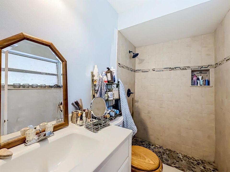 1324 Cromey Road NE-38