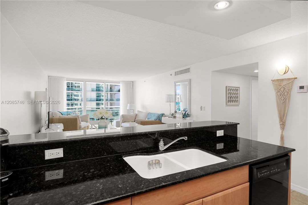 For Rent: $5,800 (2 beds, 2 baths, 1238 Square Feet)