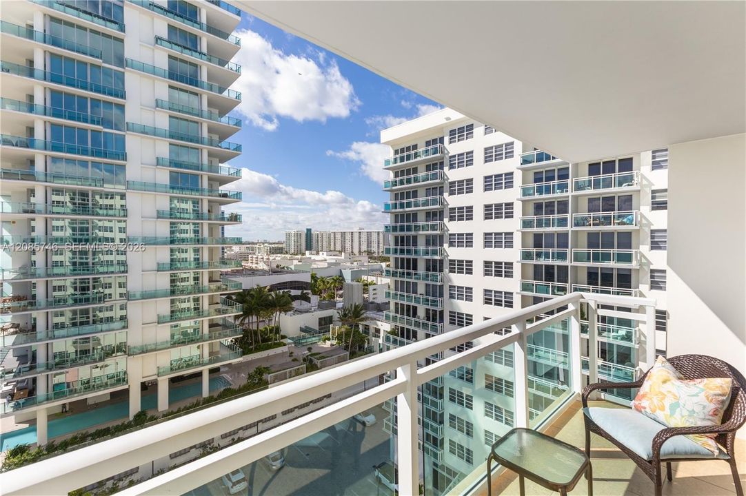 For Rent: $5,800 (2 beds, 2 baths, 1238 Square Feet)