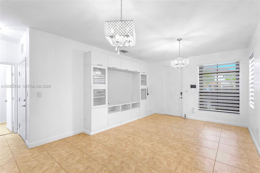For Rent: $3,600 (4 beds, 3 baths, 1736 Square Feet)