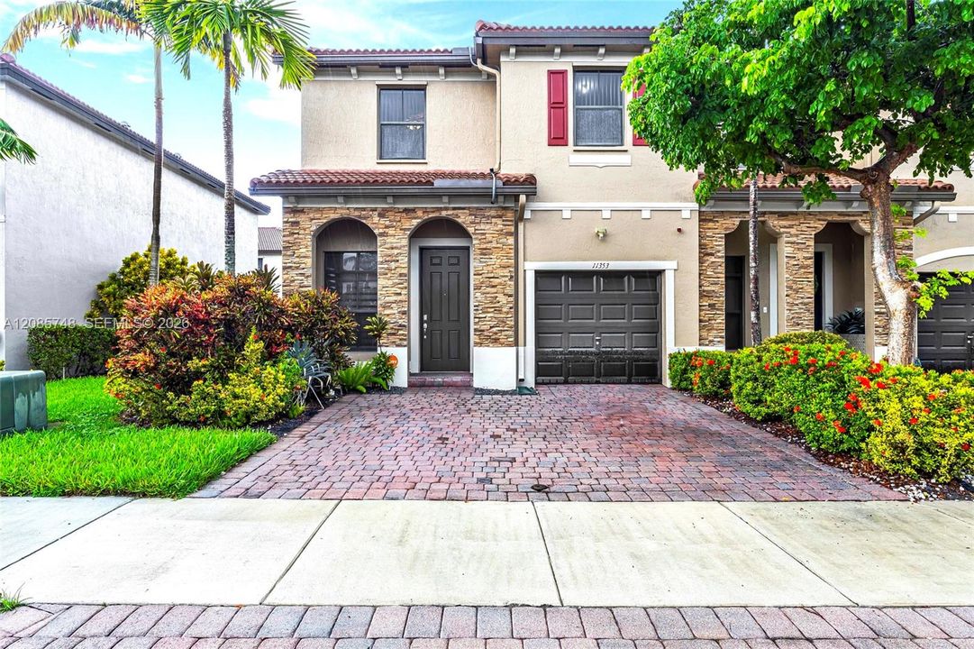 For Rent: $3,600 (4 beds, 3 baths, 1736 Square Feet)