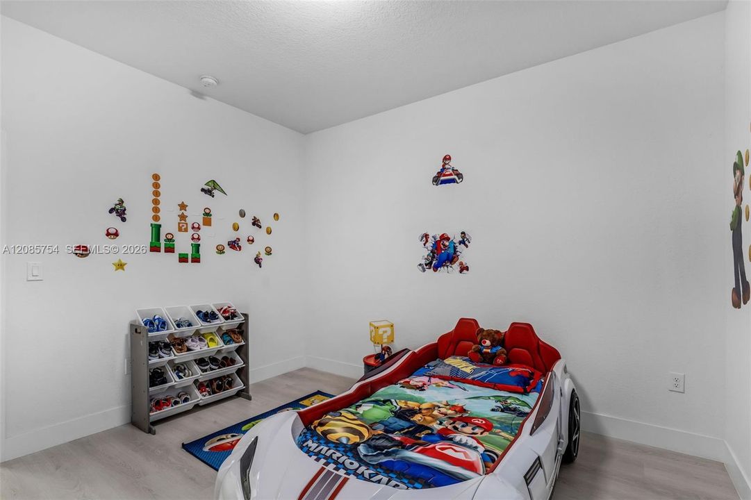For Sale: $860,000 (5 beds, 4 baths, 2638 Square Feet)