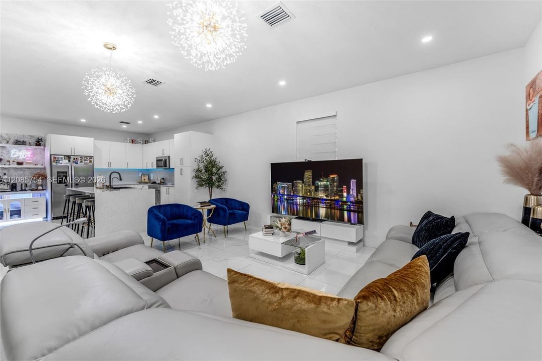 For Sale: $860,000 (5 beds, 4 baths, 2638 Square Feet)