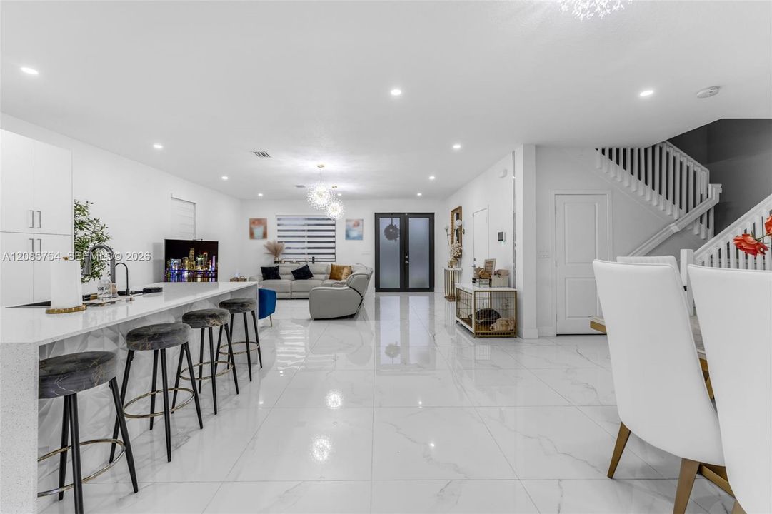 For Sale: $860,000 (5 beds, 4 baths, 2638 Square Feet)