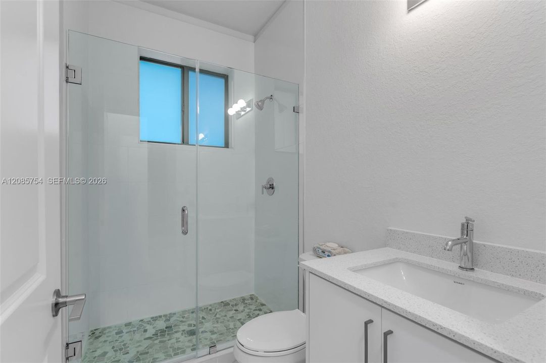 For Sale: $860,000 (5 beds, 4 baths, 2638 Square Feet)