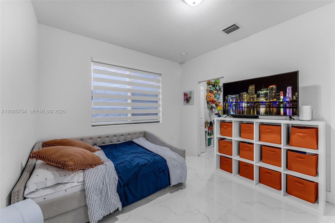 For Sale: $860,000 (5 beds, 4 baths, 2638 Square Feet)