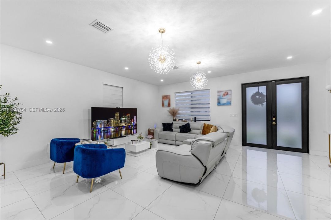For Sale: $860,000 (5 beds, 4 baths, 2638 Square Feet)