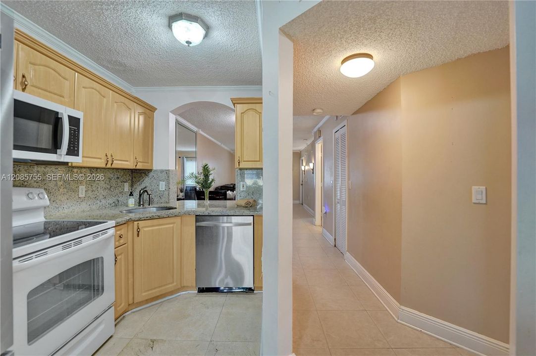 For Sale: $299,000 (2 beds, 2 baths, 815 Square Feet)