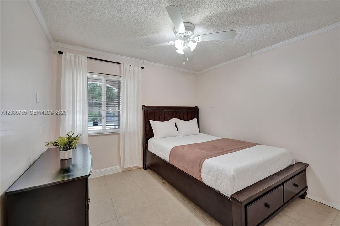 For Sale: $299,000 (2 beds, 2 baths, 815 Square Feet)