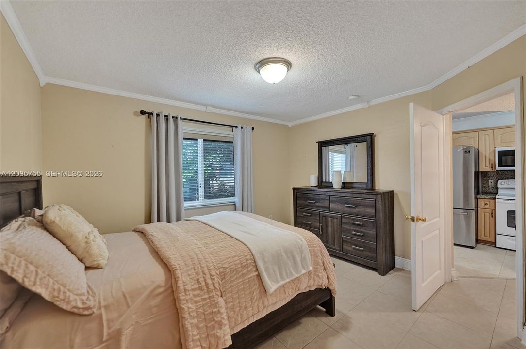 For Sale: $299,000 (2 beds, 2 baths, 815 Square Feet)