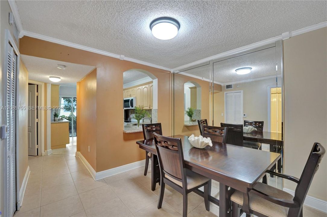 For Sale: $299,000 (2 beds, 2 baths, 815 Square Feet)