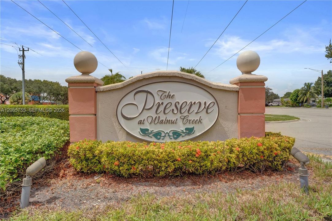 For Sale: $299,000 (2 beds, 2 baths, 815 Square Feet)