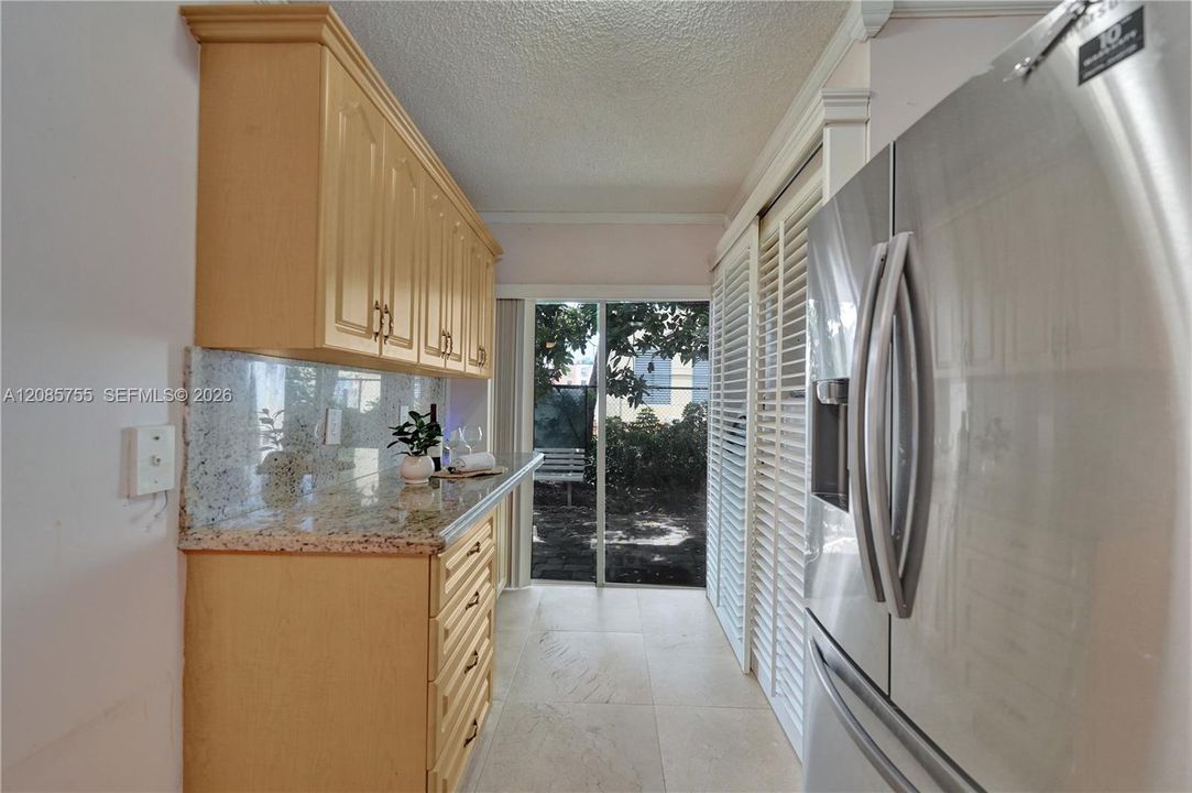 For Sale: $299,000 (2 beds, 2 baths, 815 Square Feet)