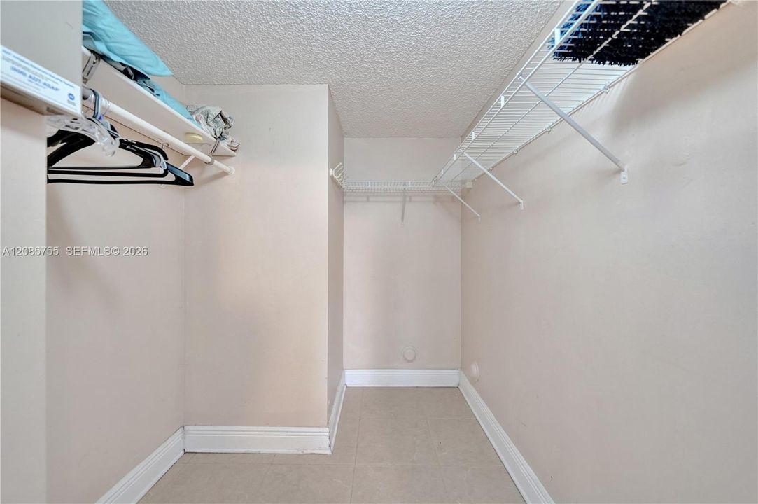 For Sale: $299,000 (2 beds, 2 baths, 815 Square Feet)