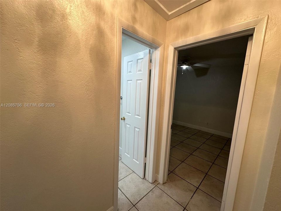 В аренду: $2,100 (2 спален, 1 ванн, 1200 Квадратных фут)