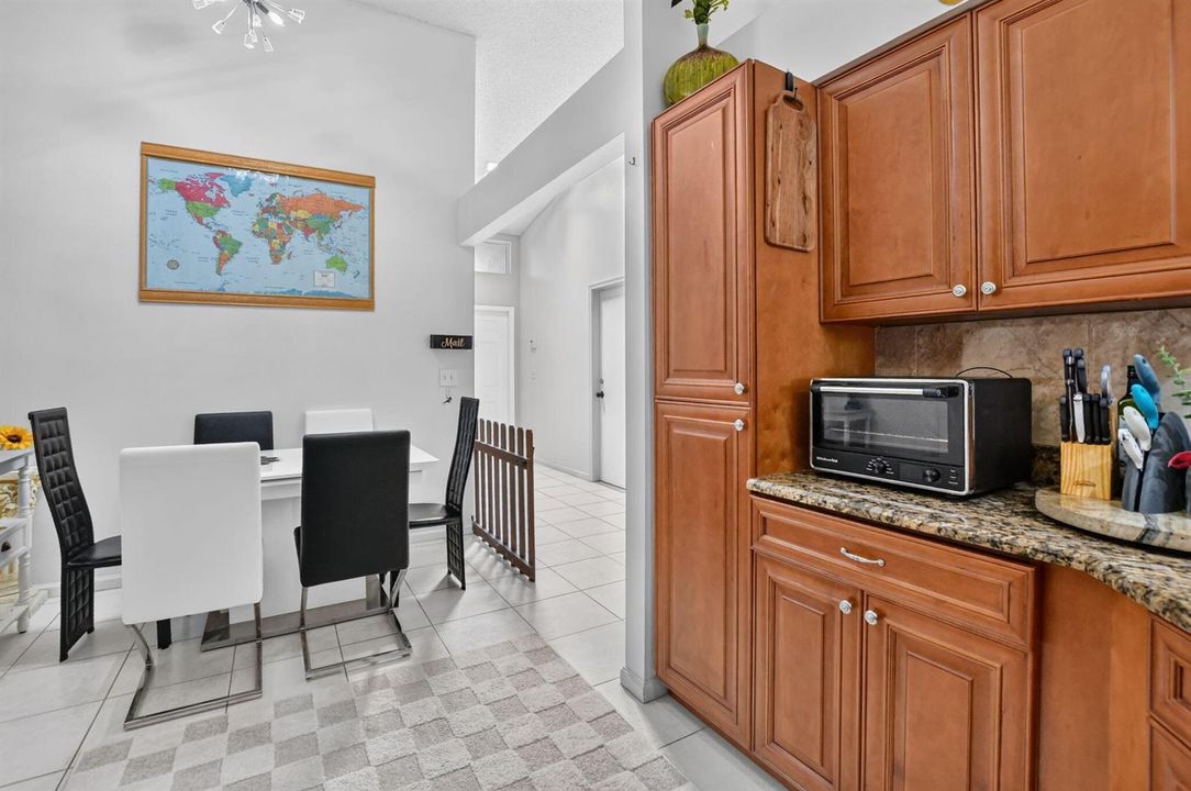 Eat-In Kitchen
