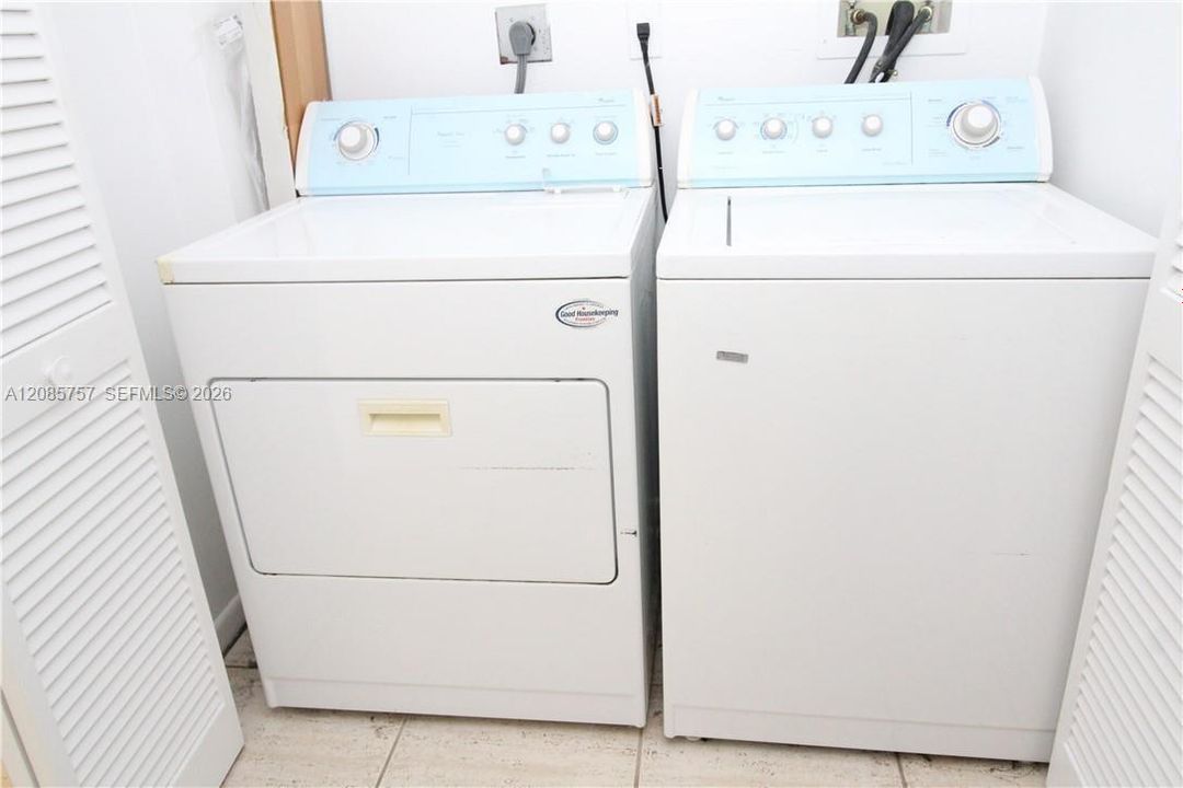 En Venta: $350,000 (2 camas, 2 baños, 1292 Pies cuadrados)