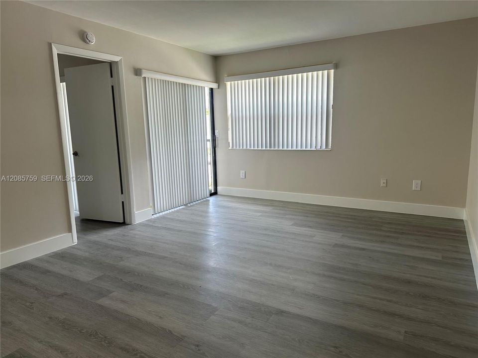 For Sale: $280,000 (2 beds, 2 baths, 750 Square Feet)