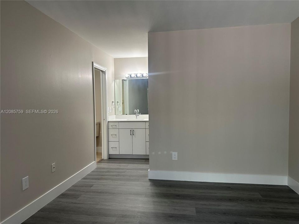 For Sale: $280,000 (2 beds, 2 baths, 750 Square Feet)