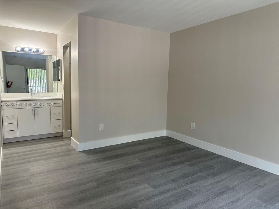 For Sale: $280,000 (2 beds, 2 baths, 750 Square Feet)