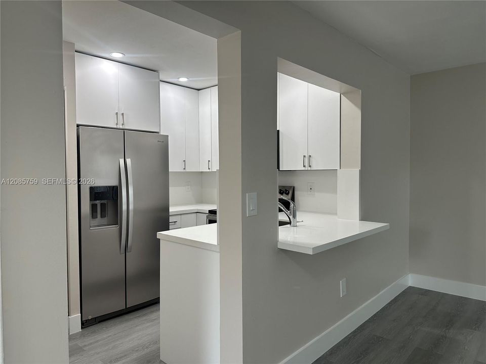 For Sale: $280,000 (2 beds, 2 baths, 750 Square Feet)