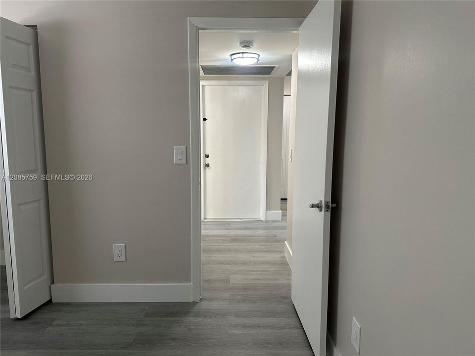 For Sale: $280,000 (2 beds, 2 baths, 750 Square Feet)