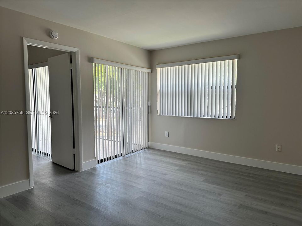 For Sale: $280,000 (2 beds, 2 baths, 750 Square Feet)