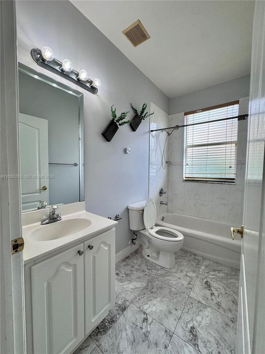 В аренду: $4,600 (5 спален, 3 ванн, 2456 Квадратных фут)