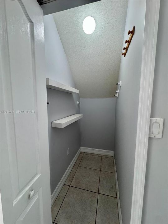 В аренду: $4,600 (5 спален, 3 ванн, 2456 Квадратных фут)