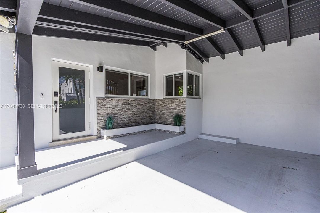 En Venta: $1,295,000 (3 camas, 2 baños, 1570 Pies cuadrados)