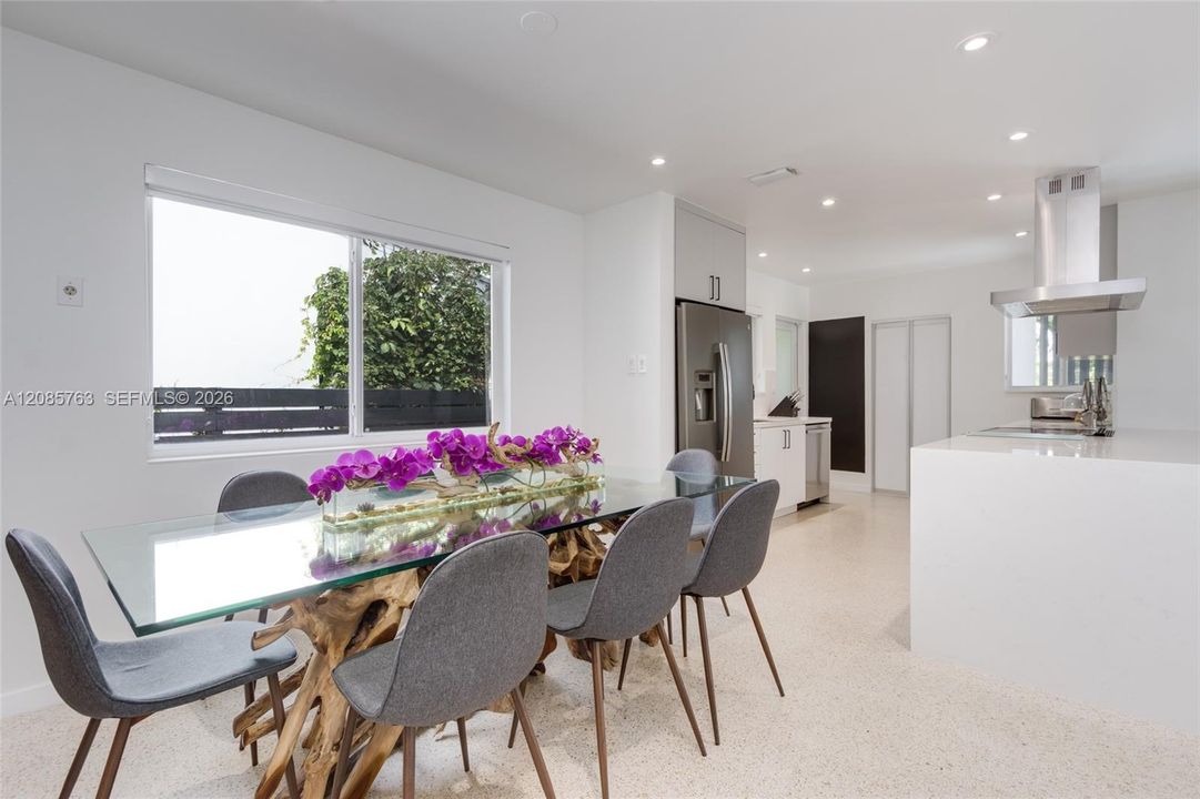 En Venta: $1,295,000 (3 camas, 2 baños, 1570 Pies cuadrados)
