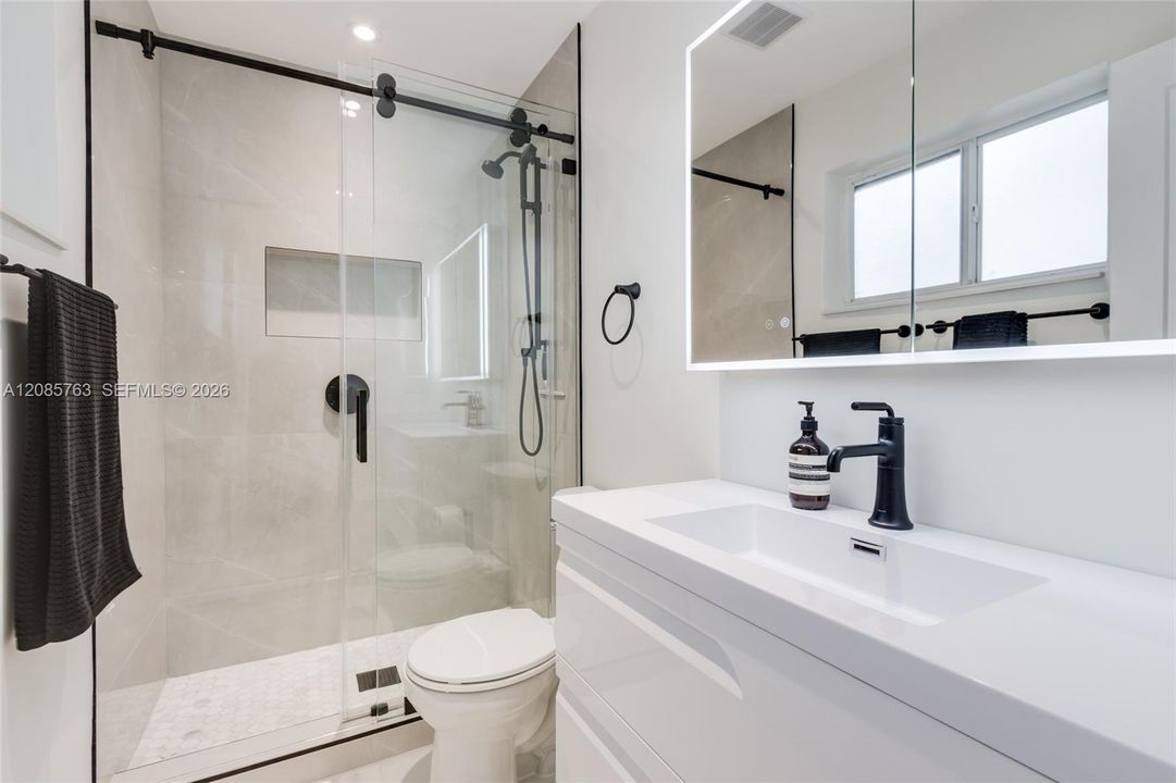 En Venta: $1,295,000 (3 camas, 2 baños, 1570 Pies cuadrados)