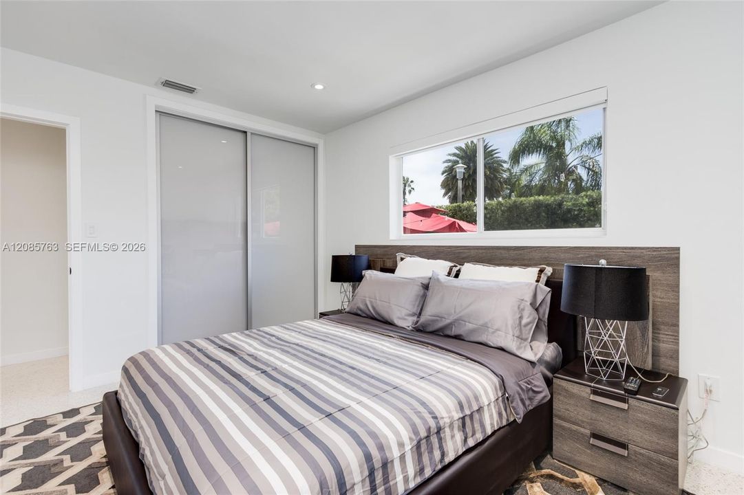 En Venta: $1,295,000 (3 camas, 2 baños, 1570 Pies cuadrados)