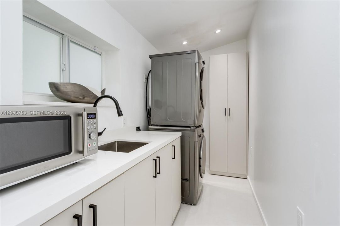 En Venta: $1,295,000 (3 camas, 2 baños, 1570 Pies cuadrados)