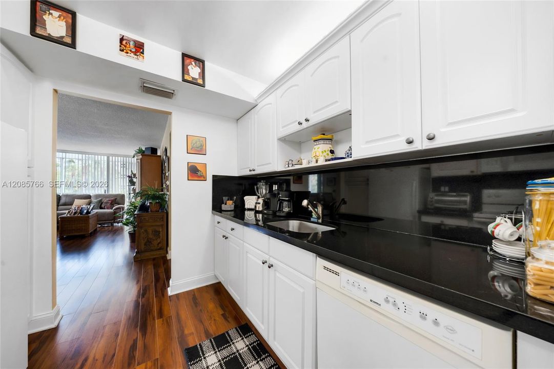 For Sale: $799,000 (2 beds, 2 baths, 1335 Square Feet)
