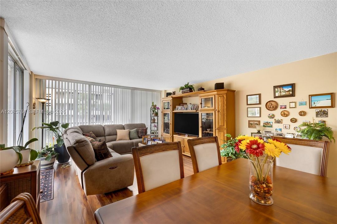 For Sale: $799,000 (2 beds, 2 baths, 1335 Square Feet)