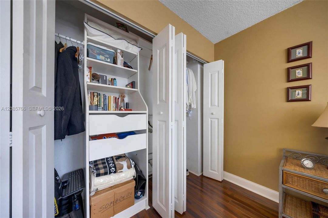 For Sale: $799,000 (2 beds, 2 baths, 1335 Square Feet)