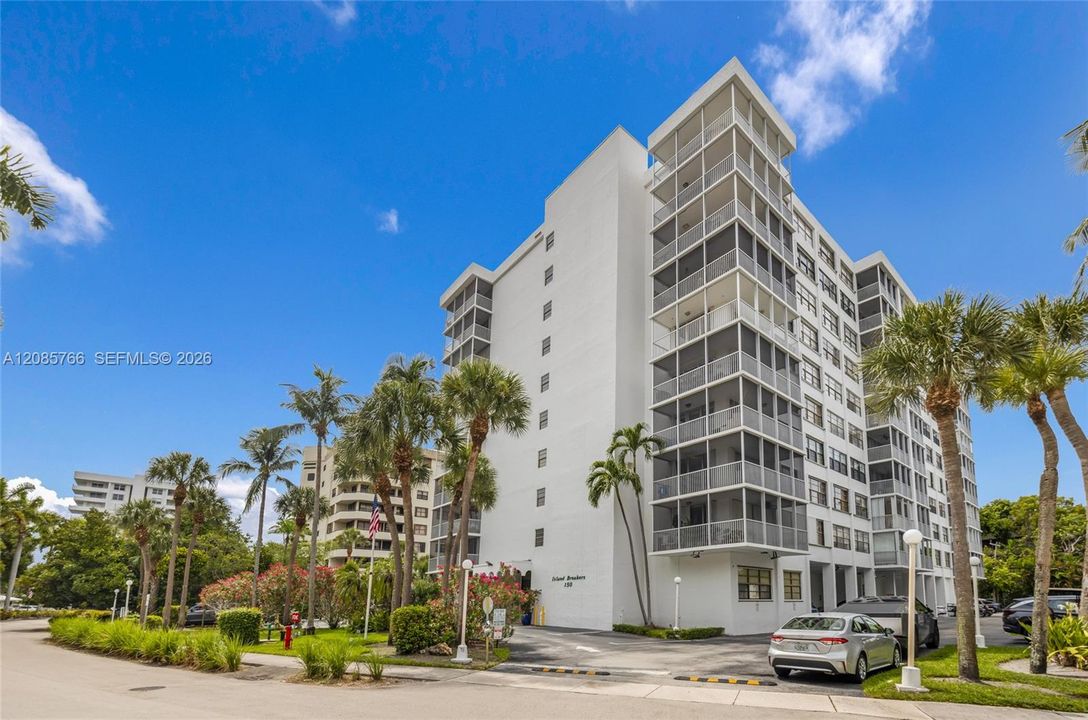 For Sale: $799,000 (2 beds, 2 baths, 1335 Square Feet)