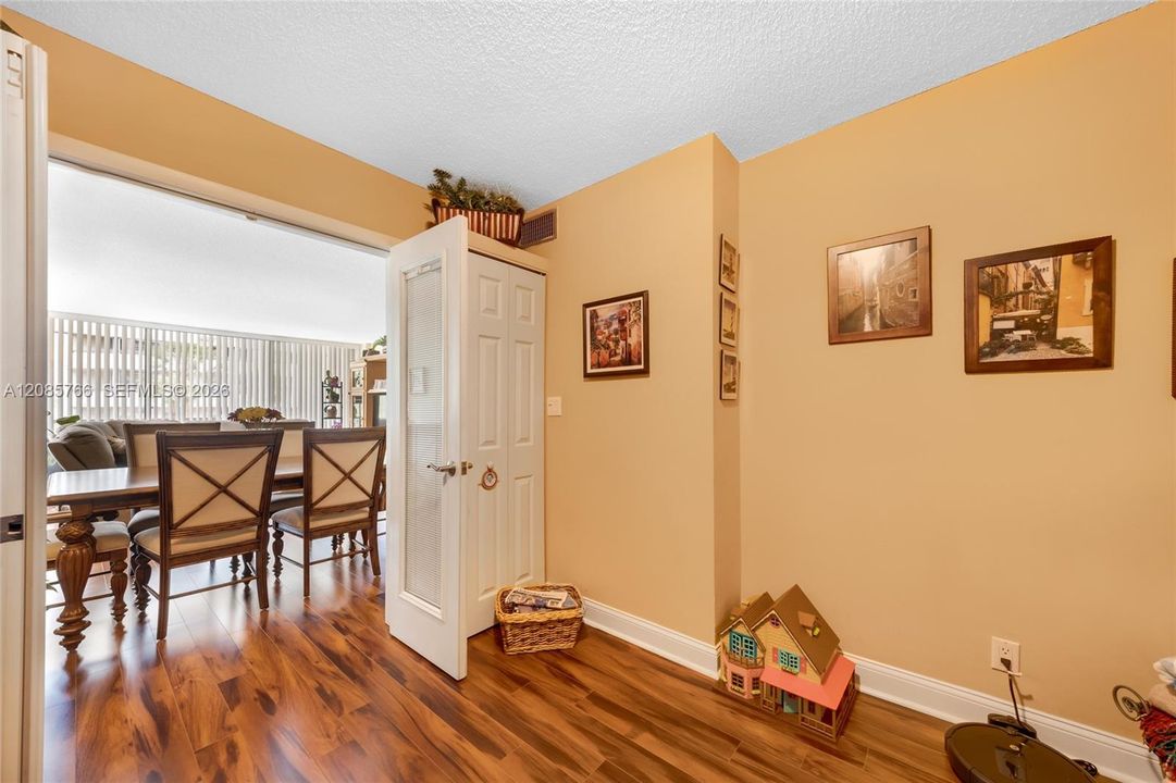 For Sale: $799,000 (2 beds, 2 baths, 1335 Square Feet)