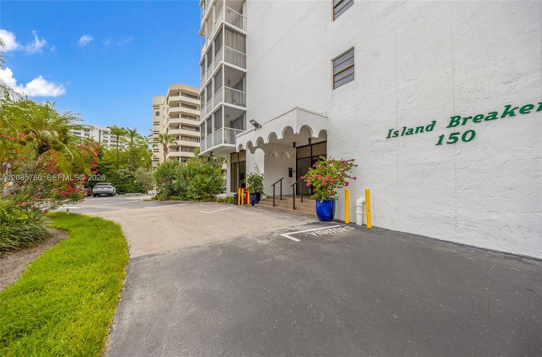 For Sale: $799,000 (2 beds, 2 baths, 1335 Square Feet)