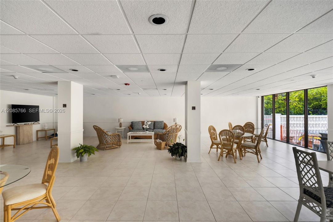 For Sale: $799,000 (2 beds, 2 baths, 1335 Square Feet)