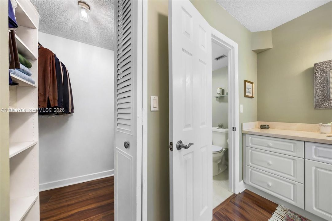 For Sale: $799,000 (2 beds, 2 baths, 1335 Square Feet)