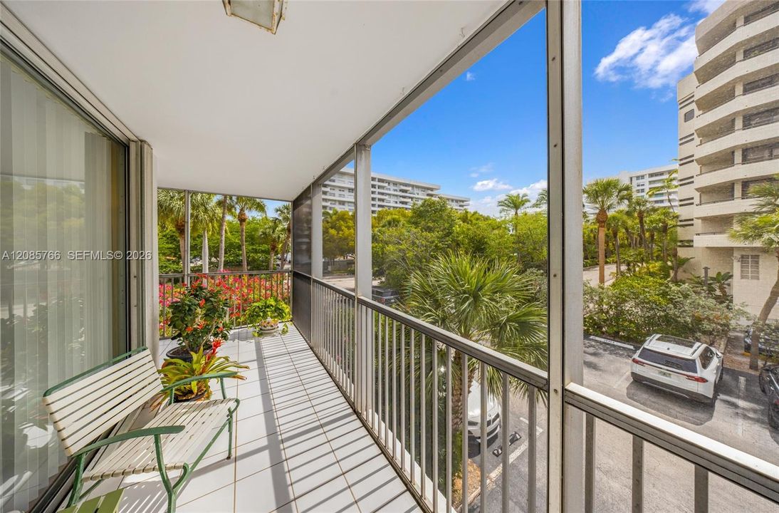 For Sale: $799,000 (2 beds, 2 baths, 1335 Square Feet)
