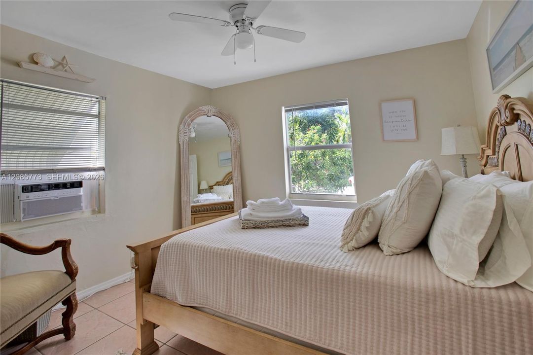 For Sale: $330,000 (2 beds, 1 baths, 792 Square Feet)
