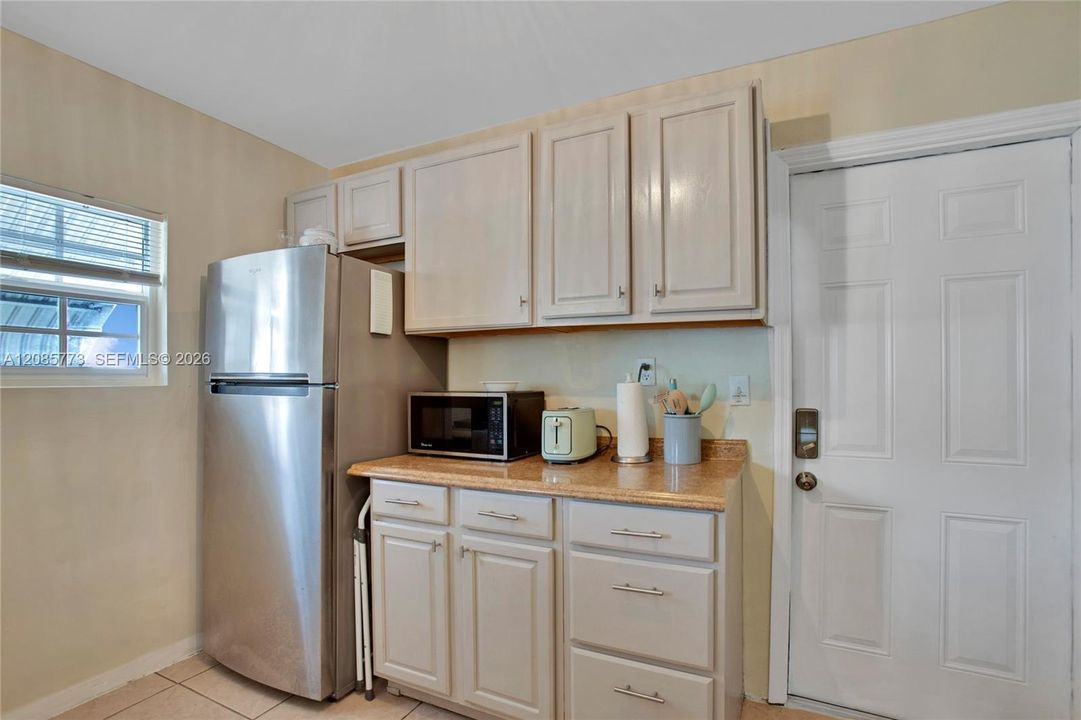 For Sale: $330,000 (2 beds, 1 baths, 792 Square Feet)