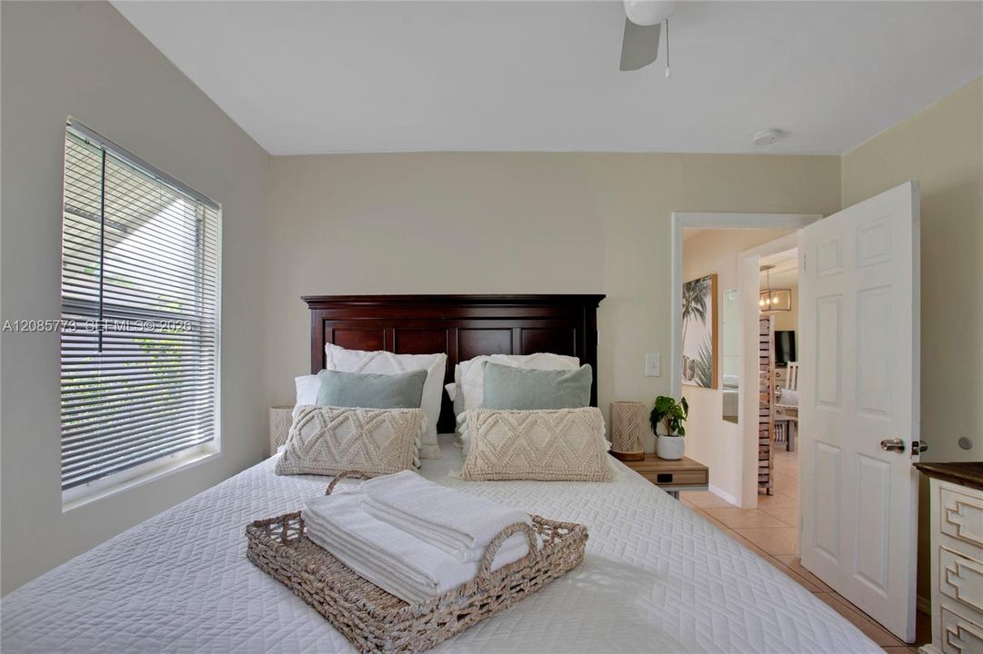 For Sale: $330,000 (2 beds, 1 baths, 792 Square Feet)
