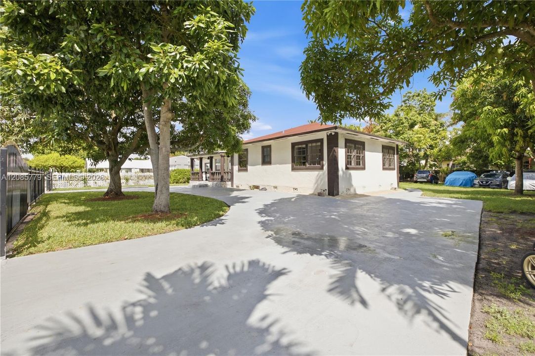 For Sale: $720,000 (4 beds, 3 baths, 2440 Square Feet)